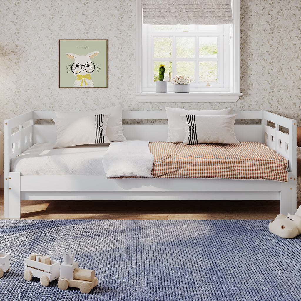 Daybed Cabin Bed Wooden 3FT Single Sofa Guest Bed Sofa Bed, Pull out Trundle Wooden Bed Heart-Shaped  For Children Adults Bed for Living Room and Bedroom  -90 x190 cm -White